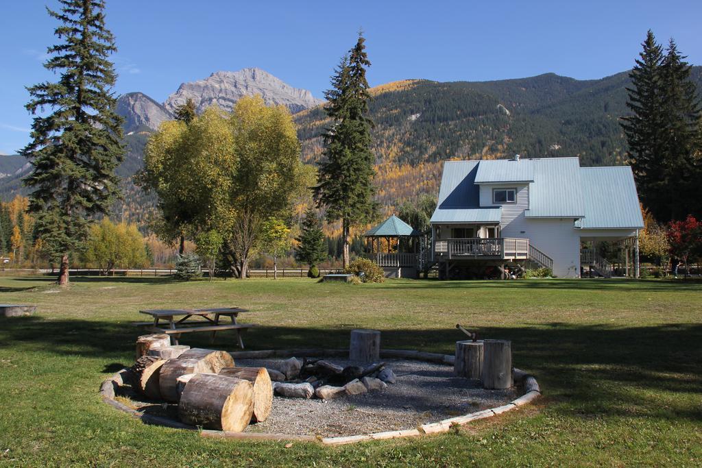Bear Paw Lodge Golden Exterior foto