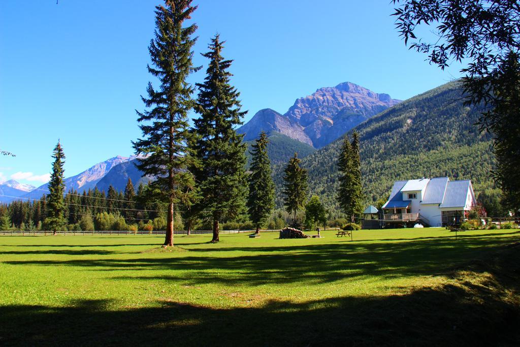 Bear Paw Lodge Golden Exterior foto